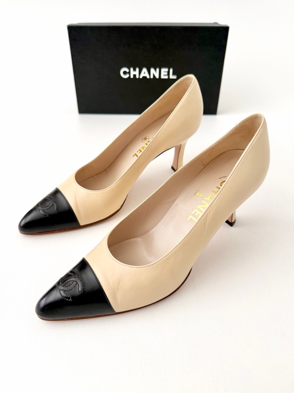 CHANEL | Vintage 1996 Cruise CC Cap Toe Pumps Beige Black EU 39.5